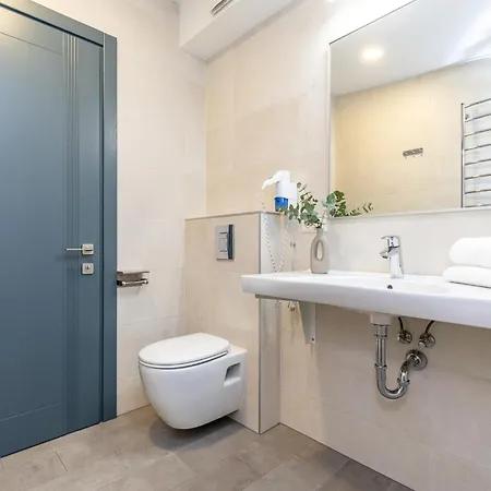 Orange Apartment *