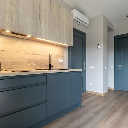 Orange Apartment *