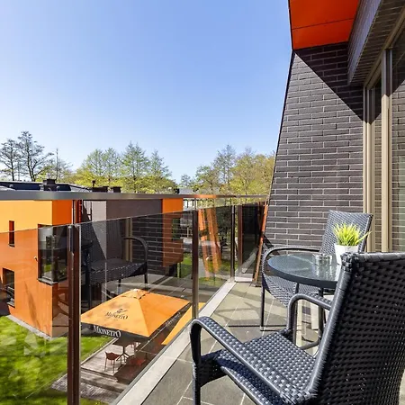Orange Apartment *